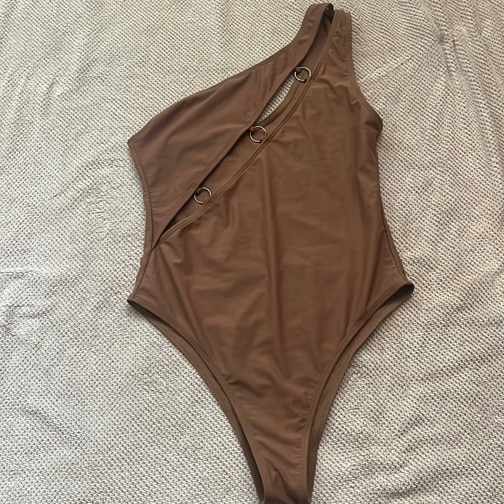 Ring Linked One Shoulder One Piece
